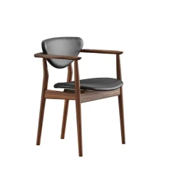 109 Armchair, valnød af Finn Juhl