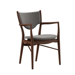 46 Armchair, valnød af Finn Juhl