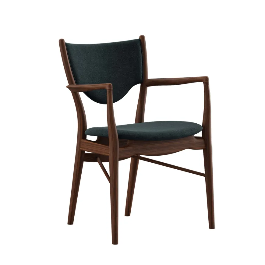 46 Armchair, valnød af Finn Juhl