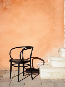 209 Armstol, hvid fra Thonet