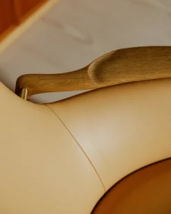 53 Lænestol, eg olie af Finn Juhl