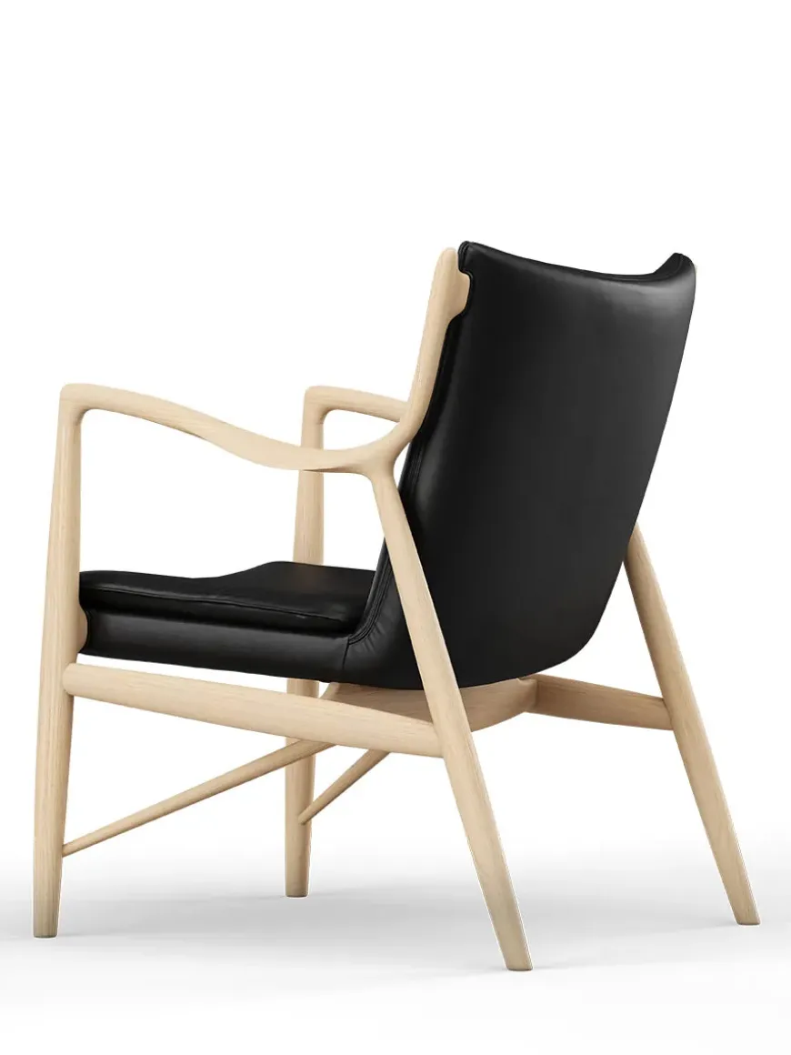 45 Lænestol, valnød af Finn Juhl