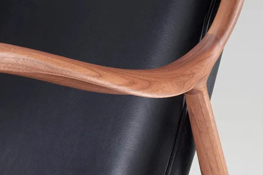 45 Lænestol, valnød af Finn Juhl