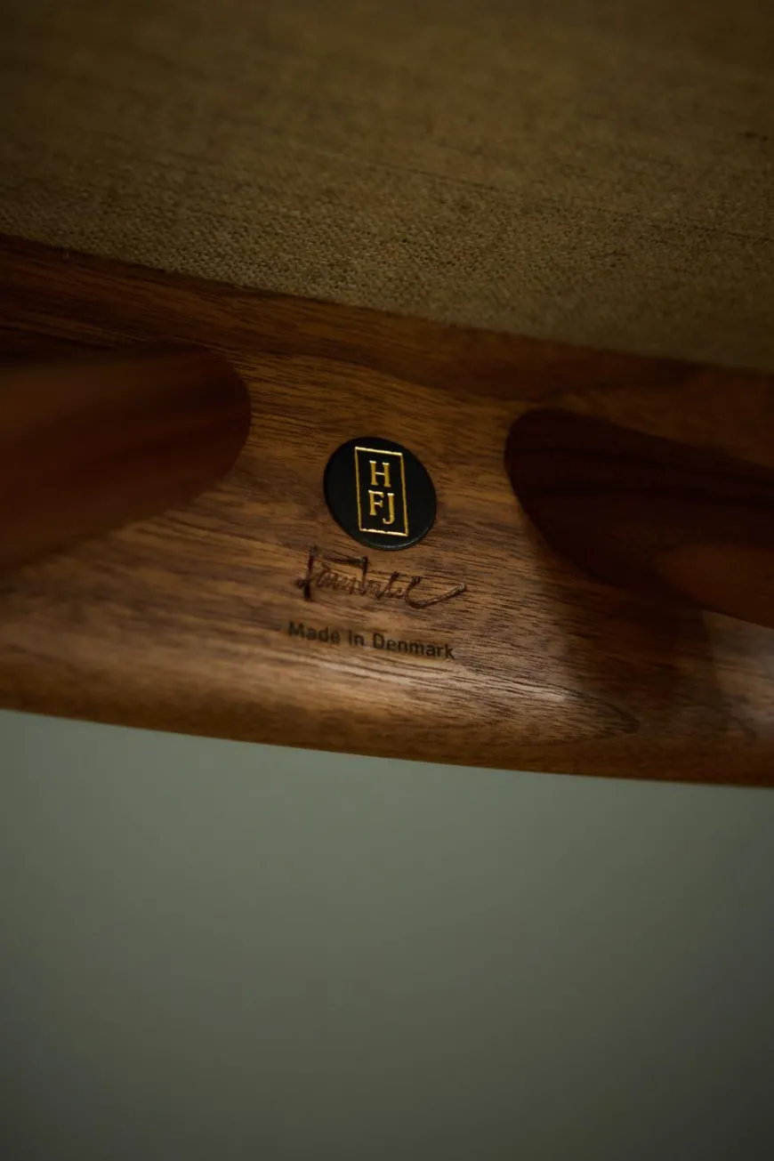 45 Lænestol, valnød af Finn Juhl