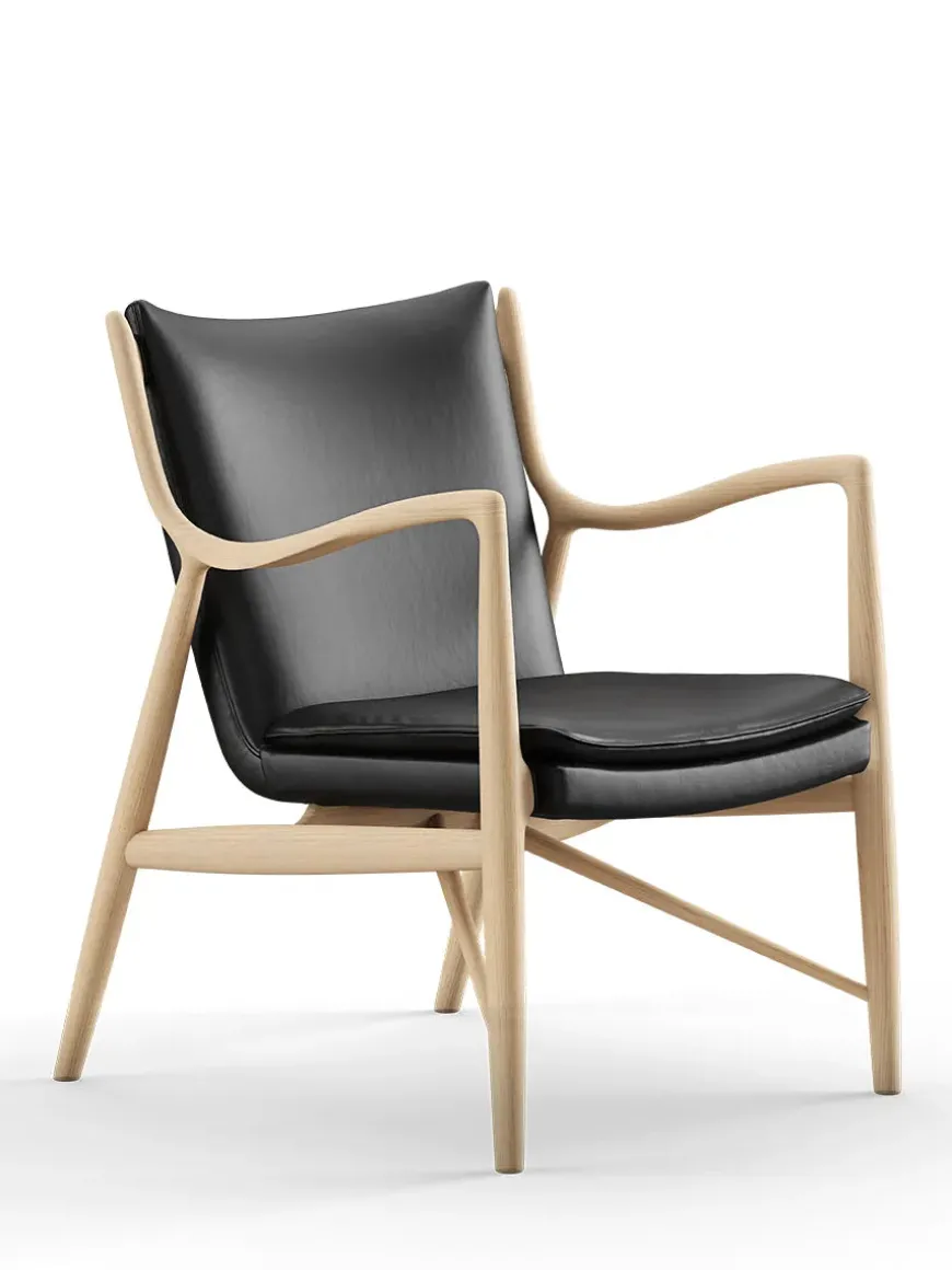 45 Lænestol, valnød af Finn Juhl