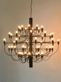 2097/30 Lysekrone fra Flos