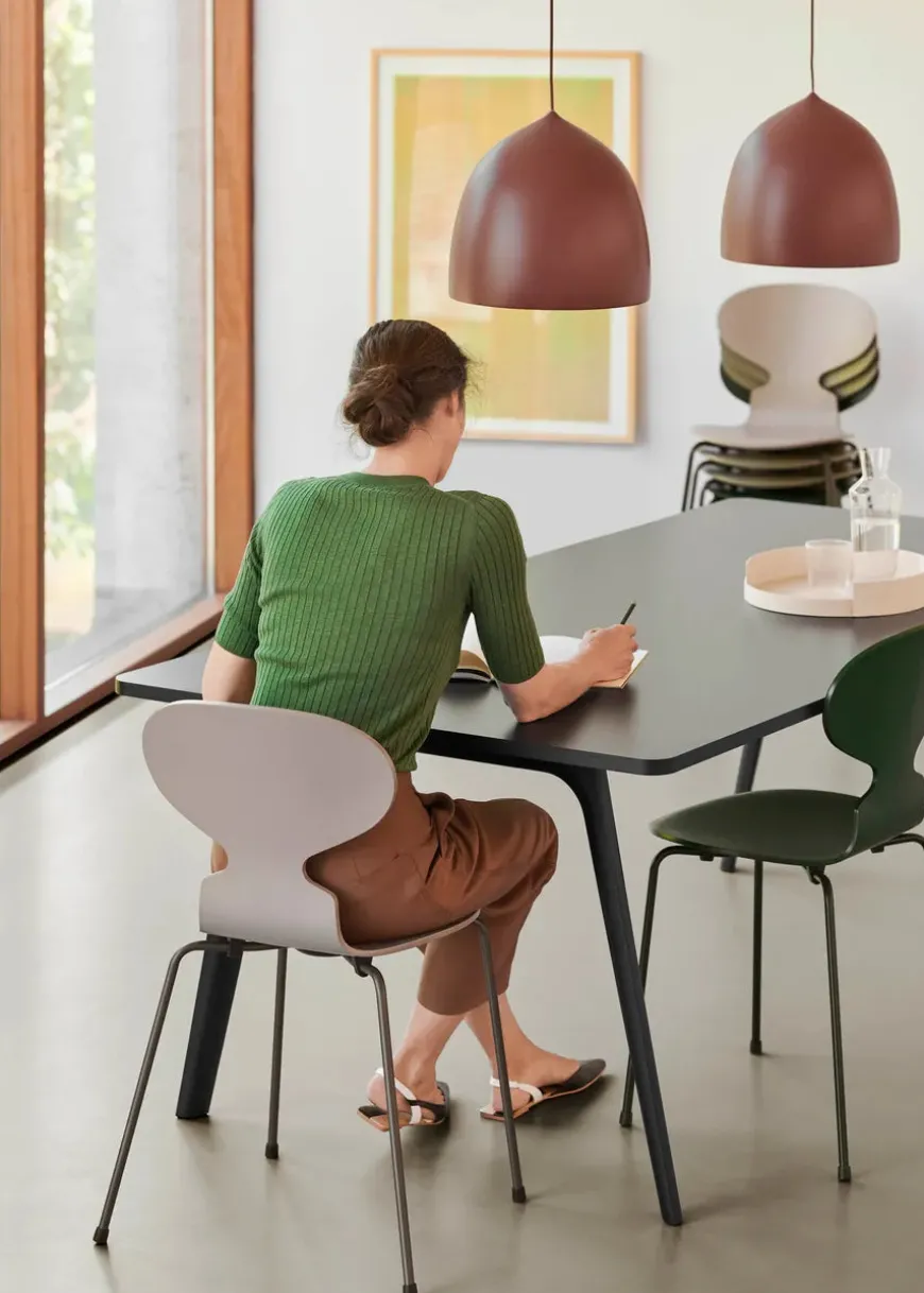 3101 Myren Stol lakeret af Arne Jacobsen