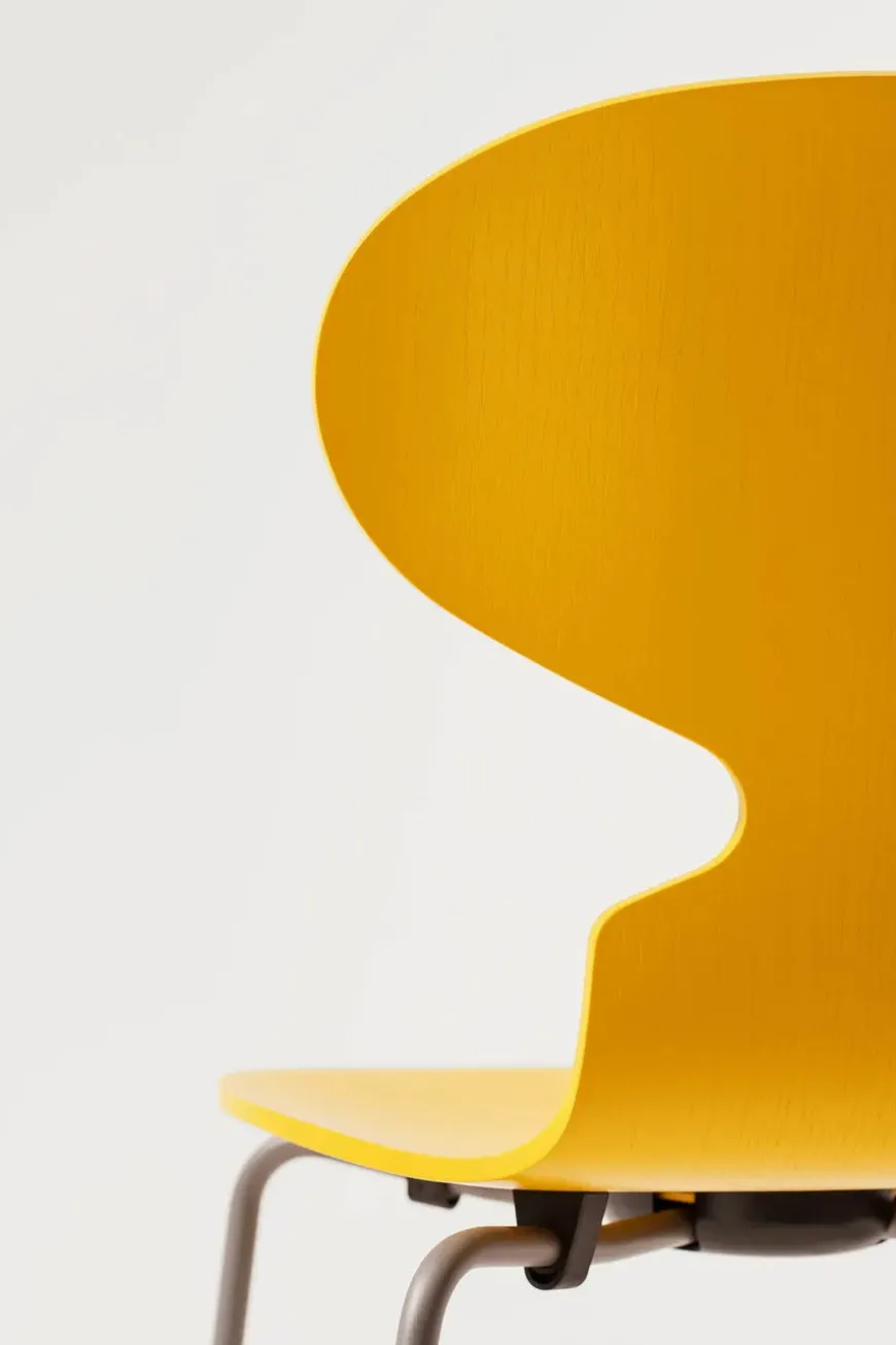 3101 Myren Stol lakeret af Arne Jacobsen