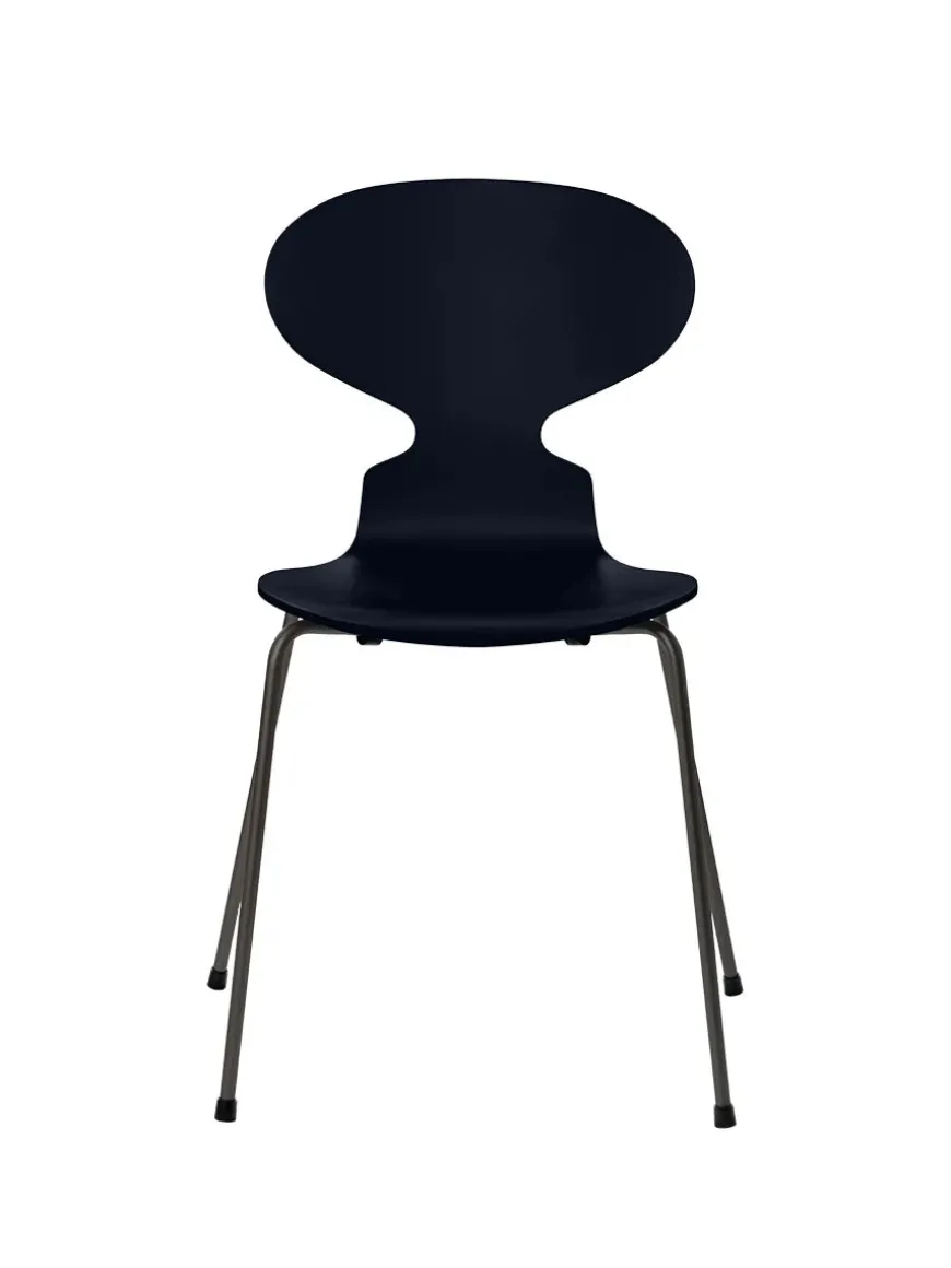 3101 Myren Stol lakeret af Arne Jacobsen