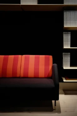 77 Sofa, valnød af Finn Juhl