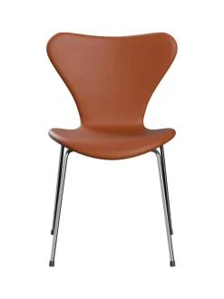 3107 stol, fuldpolstret Essential læder sort / krom stel af Arne Jacobsen