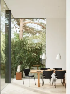 3107 stol, fuldpolstret Essential læder lava/krom stel af Arne Jacobsen