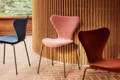 3107 Stol, fuldpolstret velour af Arne Jacobsen