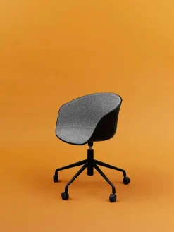 About a Chair AAC52 Forsidepolstret, hvid skal fra Hay