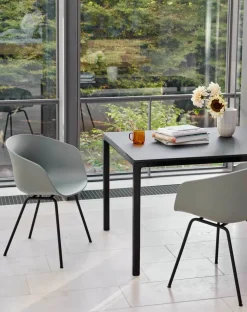 About a Chair AAC27 fra Hay