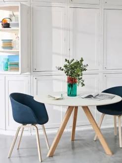 About a Chair AAC27 fra Hay