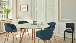 About a Chair AAC27 fra Hay