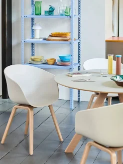 About a Chair AAC22 fra Hay