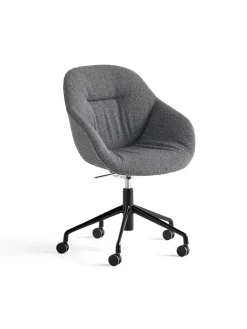 About a Chair AAC155 fra Hay