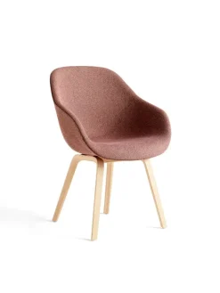 About a Chair AAC127 fra Hay
