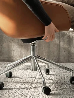 About a Chair AAC123 Soft fra Hay