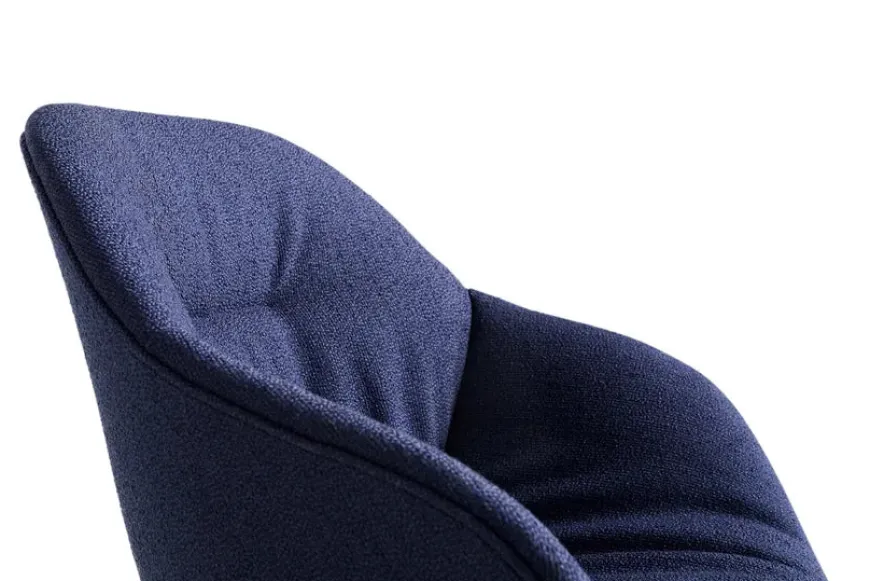 About a Chair AAC123 Soft fra Hay