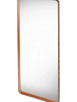 Adnet spejl, firkantet fra GUBI