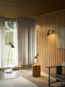 AJ Mini Table Lamp, black/brass af Arne Jacobsen