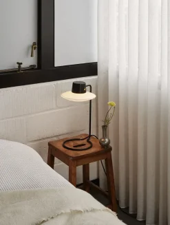 AJ Oxford 410 Bordlampe på pind fra Louis Poulsen