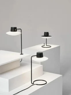 AJ Oxford 410 Bordlampe på pind fra Louis Poulsen