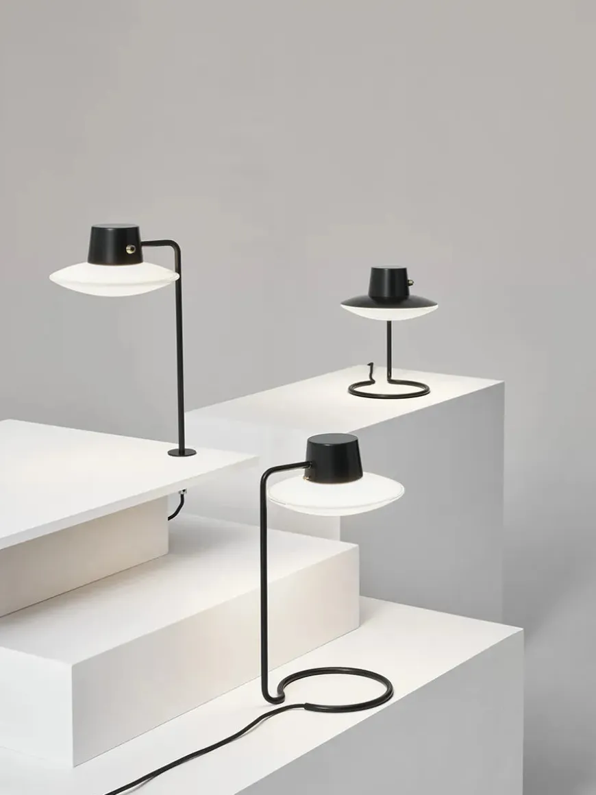 AJ Oxford 410 Bordlampe på pind fra Louis Poulsen