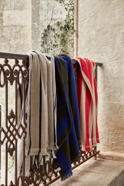 Alee Hand Towel, light camel/red fra Ferm Living