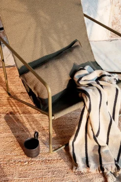 Alee Hand Towel, sand/black fra Ferm Living