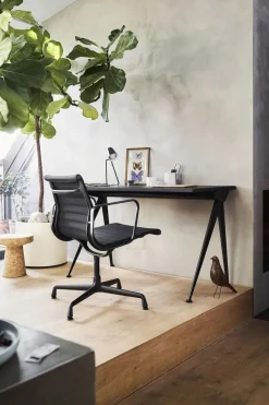 Aluminium Chair EA 117 Kontorstol, sort læder fra Vitra