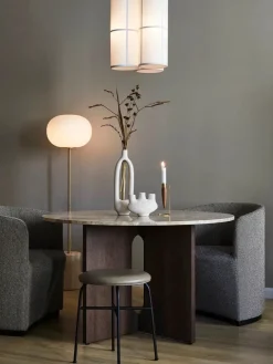 Androgyne Dining Table Ø120 natural oak, sand sten fra Audo Copenhagen