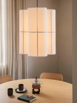 Androgyne Dining Table Ø120 natural oak fra Audo Copenhagen