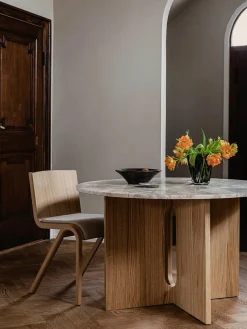 Androgyne Dining Table Ø120 natural oak fra Audo Copenhagen