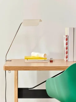 Apex Desk Clip Lamp fra Hay