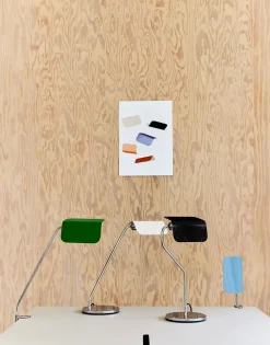 Apex Desk Lamp fra Hay