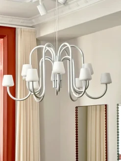 Apollo Chandelier 1065, hvid opalglas fra Hay