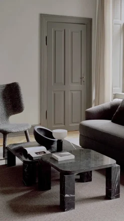 Atlas Sofabord 600x600, Costa Black Marble fra New Works