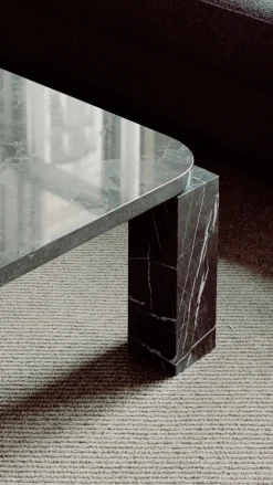 Atlas Sofabord 820x820, Costa Black Marble fra New Works