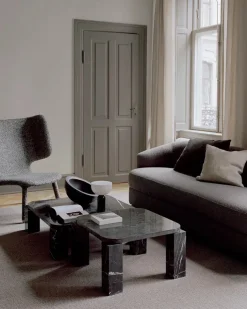 Atlas Sofabord 600x600, Smoked Oak fra New Works