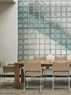 Atmosfera Dining Table fra GUBI