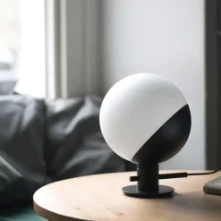 Baluna væglampe og bordlampe small fra Grupa