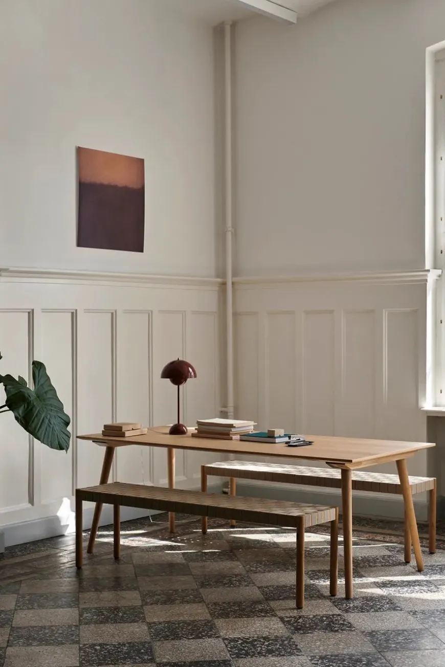 Betty bænk TK4 fra &Tradition