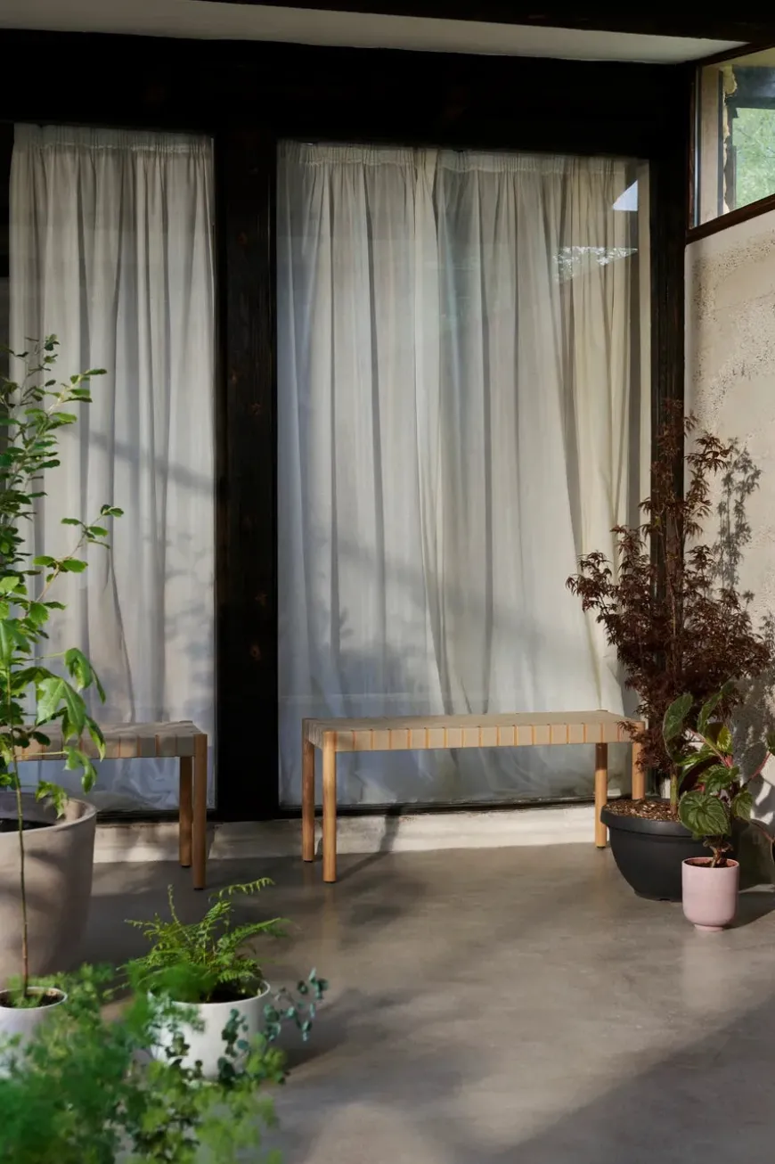 Betty bænk TK4 fra &Tradition