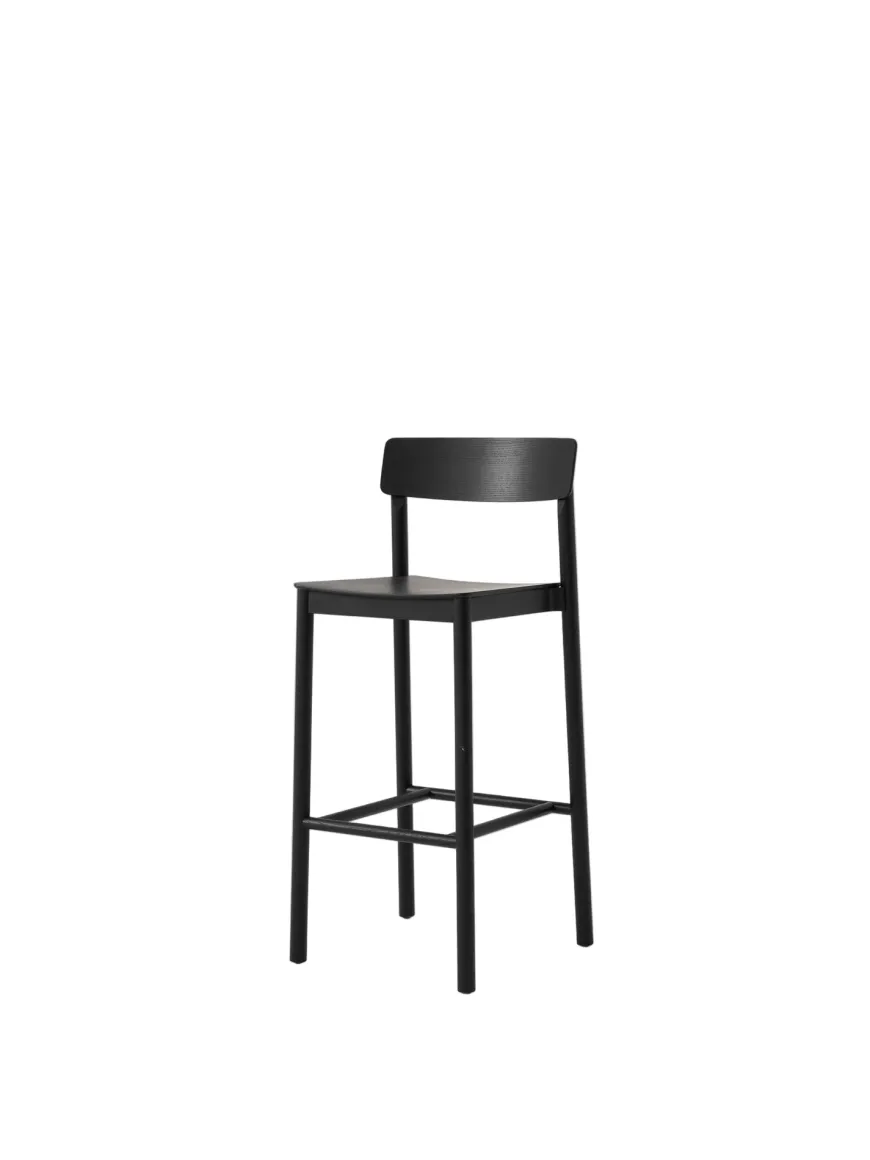 Betty TK16 Bar Chair fra &Tradition