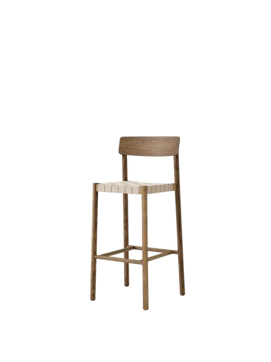 Betty TK15 Bar Chair fra &Tradition