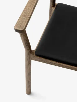 Betty TK11 Spisebordsstol, eg/cognac læder fra &Tradition